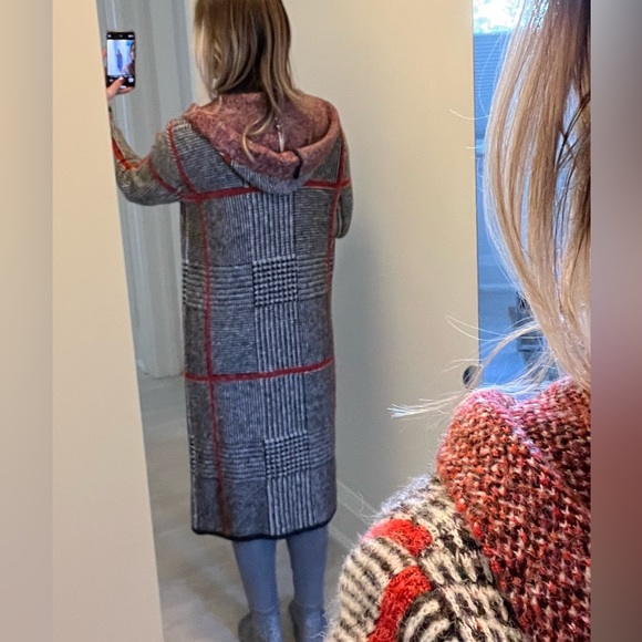 3/4 length coat with a hood - Picture 2 of 3